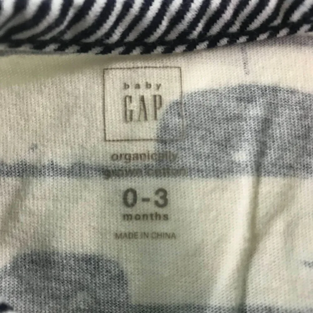 Baby GAP White Dolphin Romper Jumpsuit 0-3 months